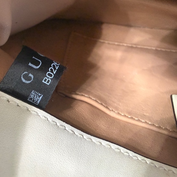 Gucci Queen Bee Shoulder Bag with Gold Chain and Bee Embellishment with COA - Picture 7 of 10